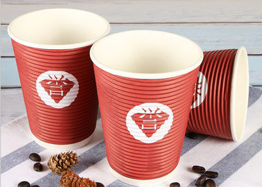 テークアウトのエコの友好的なコーヒー カップ、赤く使い捨て可能で熱い飲料のコップ